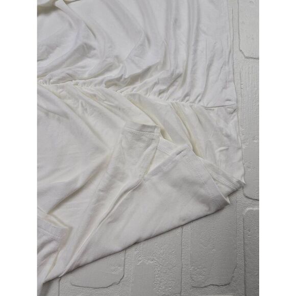 Ava & Viv White V-Neck  Top 1X - Picture 3 of 4